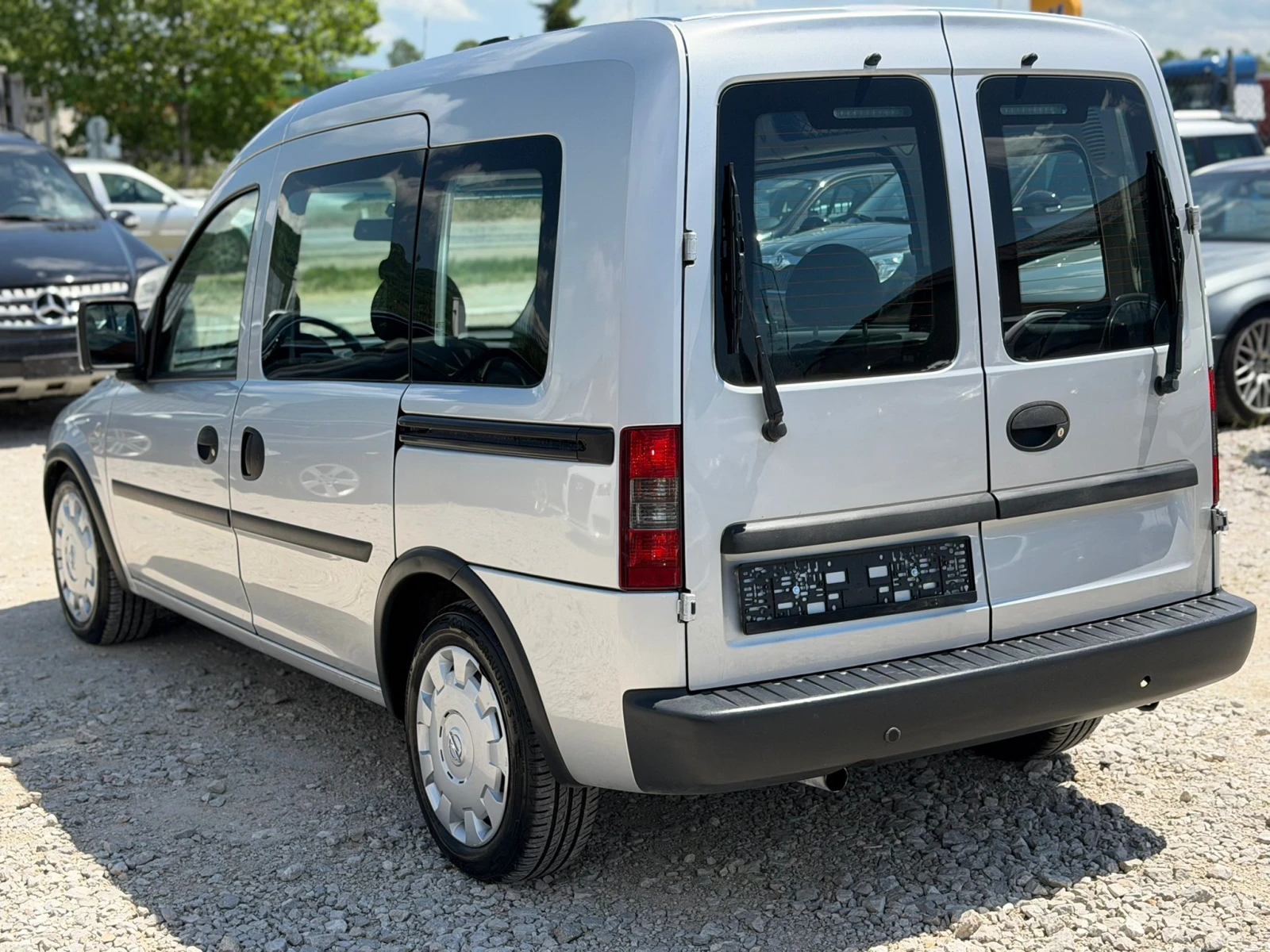 Opel Combo 1.7 дизел, снимка 8 - Автомобили и джипове - 54719682