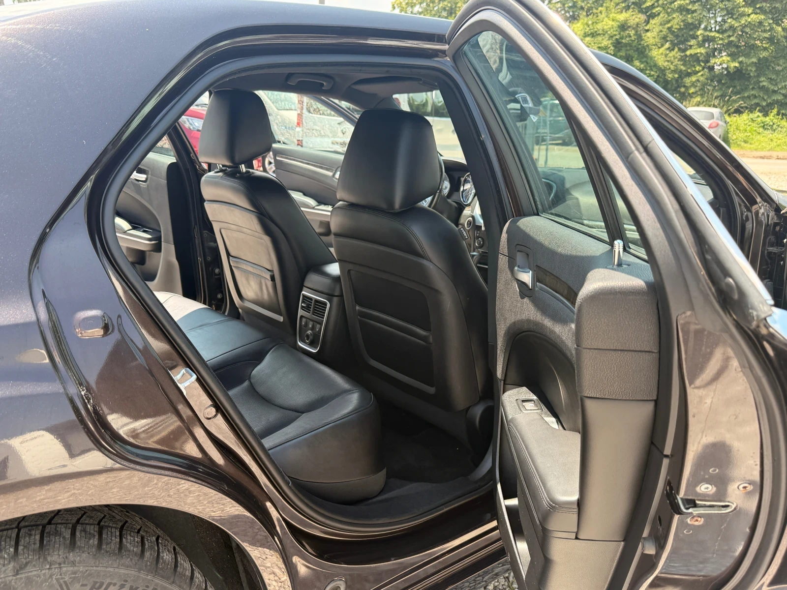 Chrysler 300c Lancia Thema 3.0, снимка 12 - Автомобили и джипове - 54886230