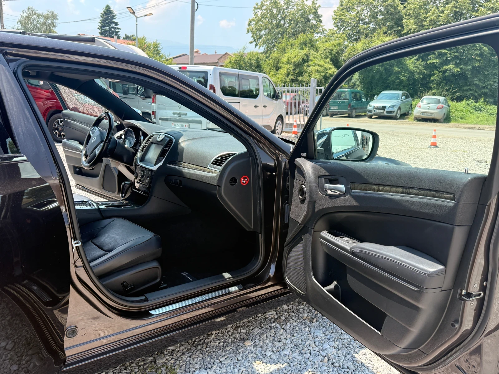 Chrysler 300c Lancia Thema 3.0, снимка 13 - Автомобили и джипове - 54886230