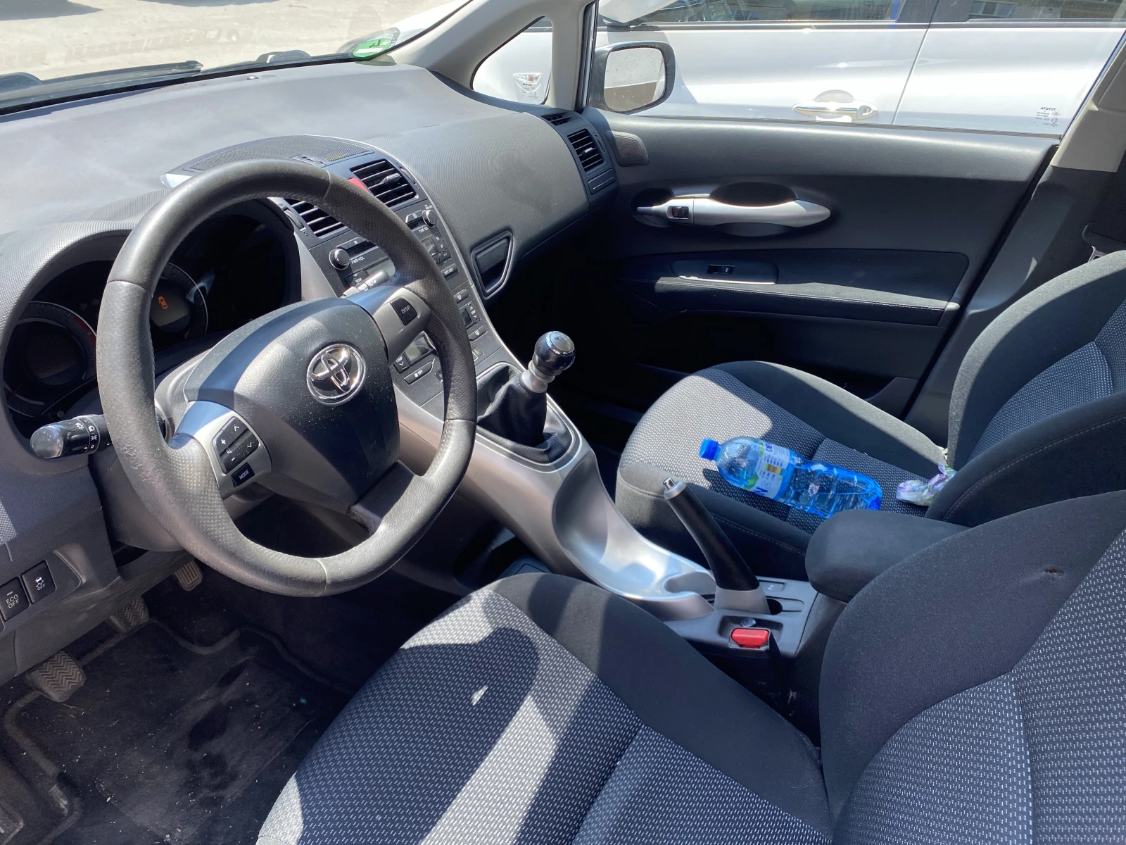 Toyota Auris 1.33 VVT-i, снимка 7 - Автомобили и джипове - 54998641
