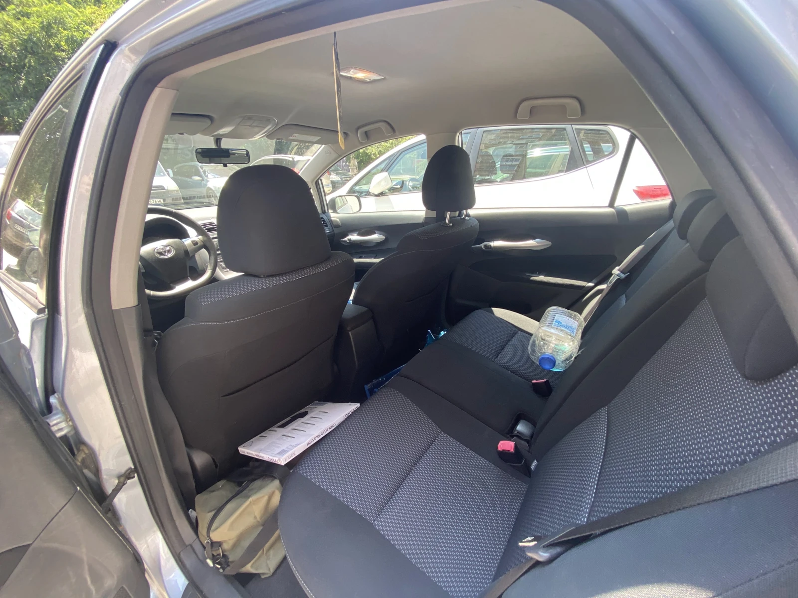 Toyota Auris 1.33 VVT-i, снимка 8 - Автомобили и джипове - 54998641
