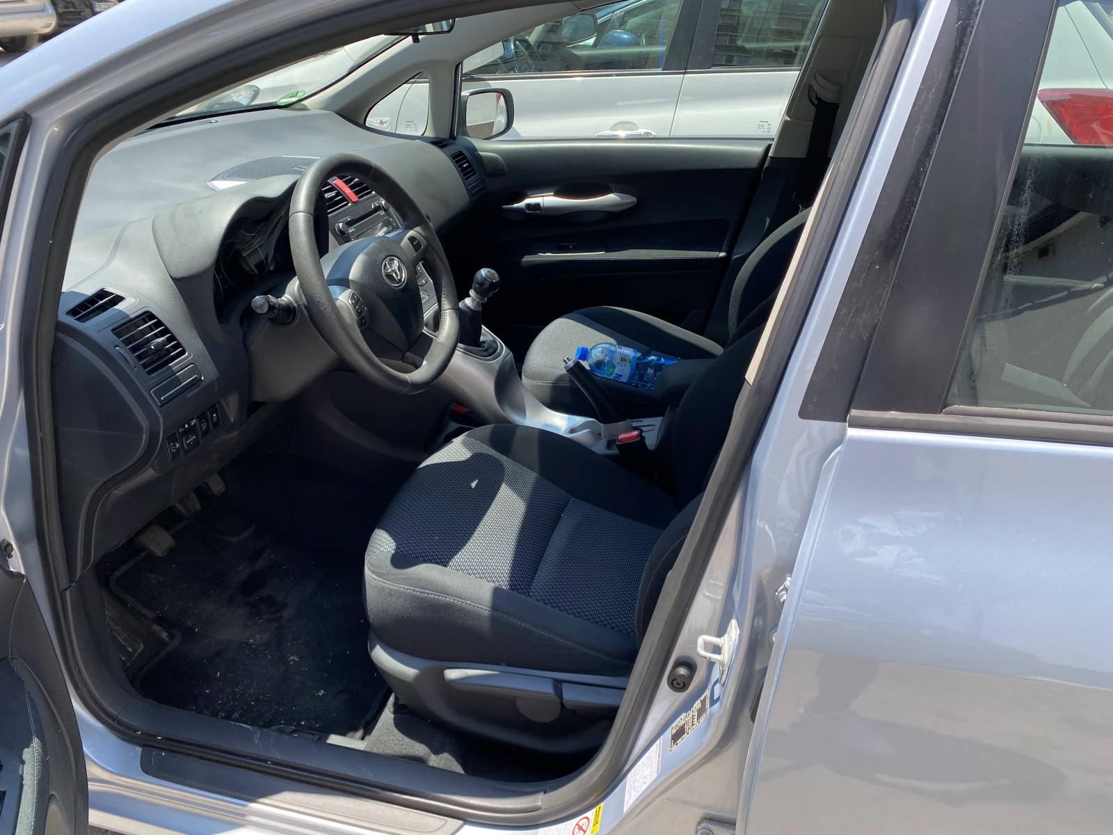 Toyota Auris 1.33 VVT-i, снимка 6 - Автомобили и джипове - 54998641