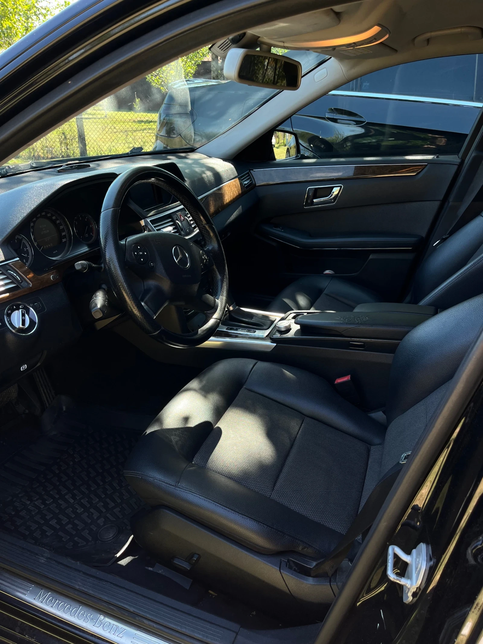 Mercedes-Benz E 220, снимка 10 - Автомобили и джипове - 55157896