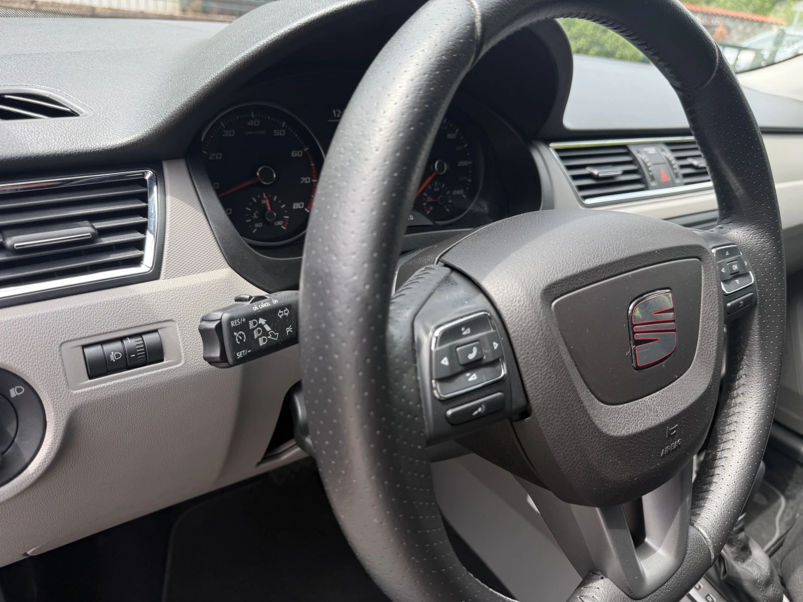 Seat Toledo 1.4TSI Автомат.79000 км., снимка 11 - Автомобили и джипове - 55220506