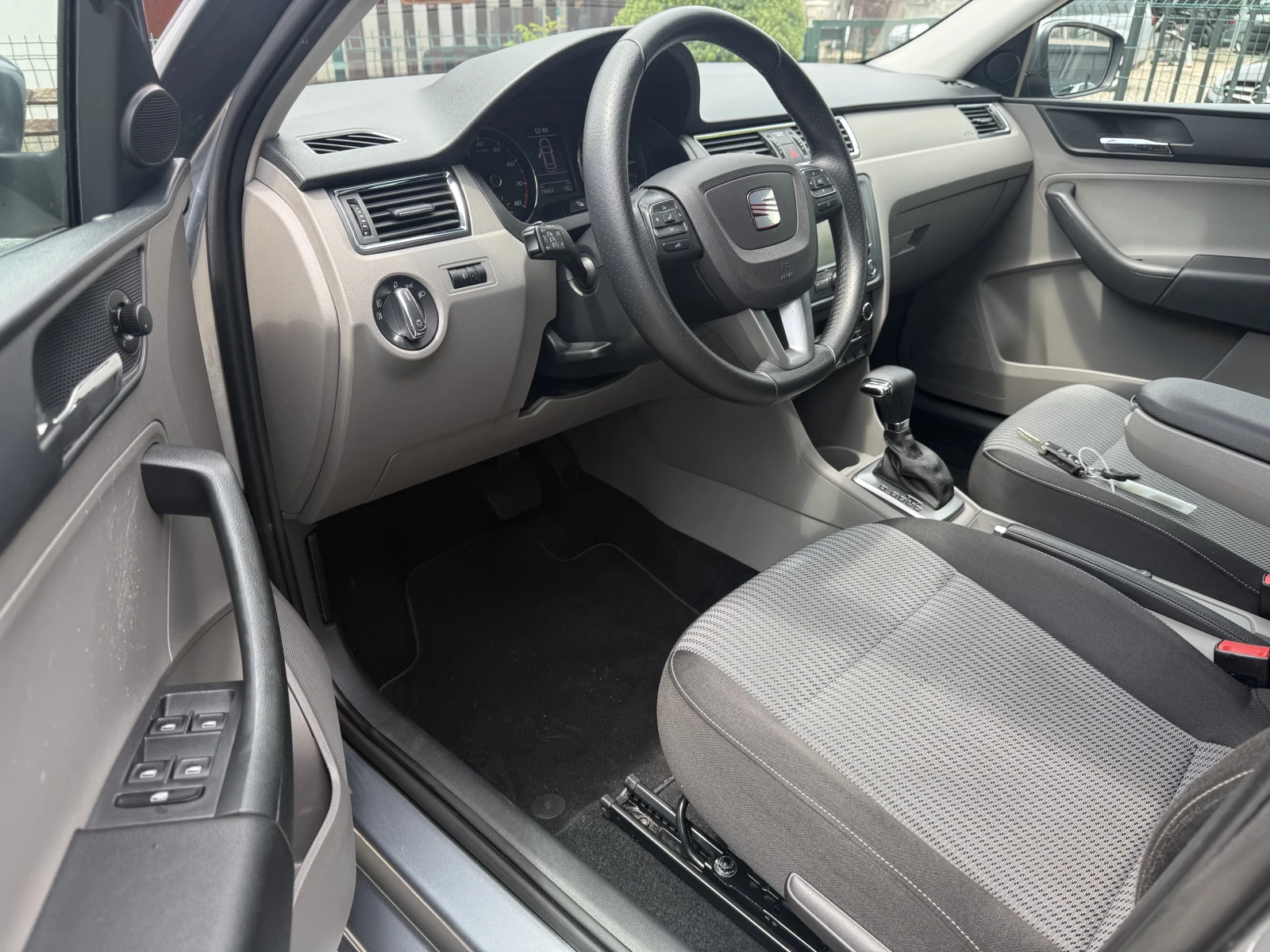 Seat Toledo 1.4TSI Автомат.79000 км., снимка 8 - Автомобили и джипове - 55220506