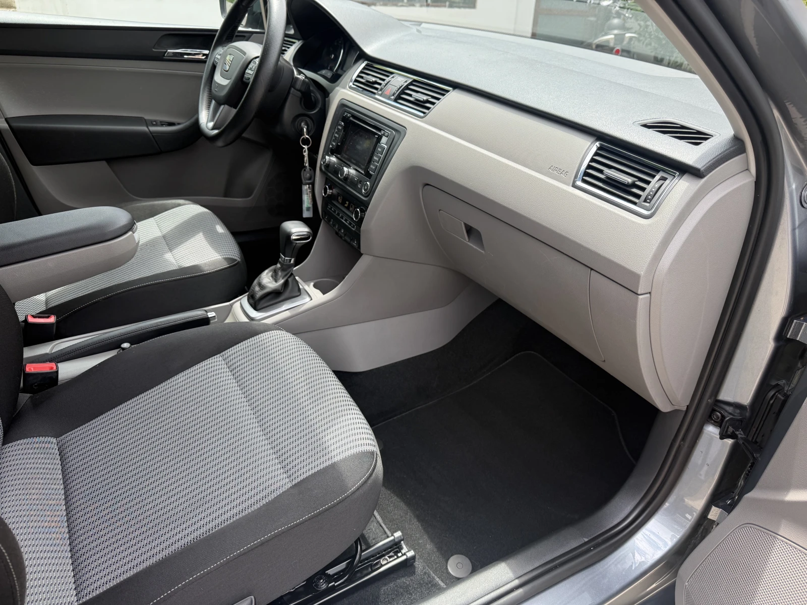 Seat Toledo 1.4TSI Автомат.79000 км., снимка 9 - Автомобили и джипове - 55220506