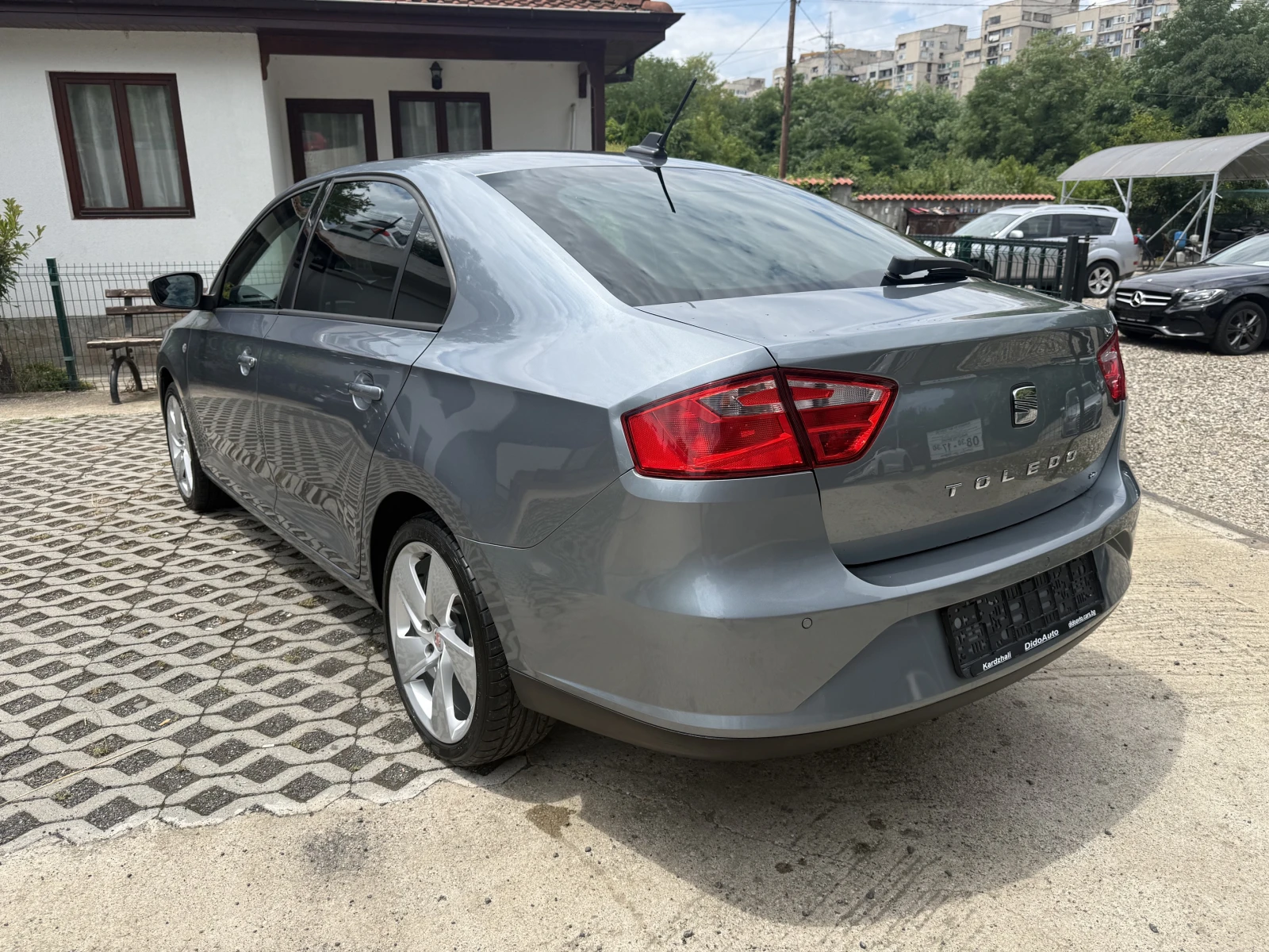 Seat Toledo 1.4TSI Автомат.79000 км., снимка 6 - Автомобили и джипове - 55220506