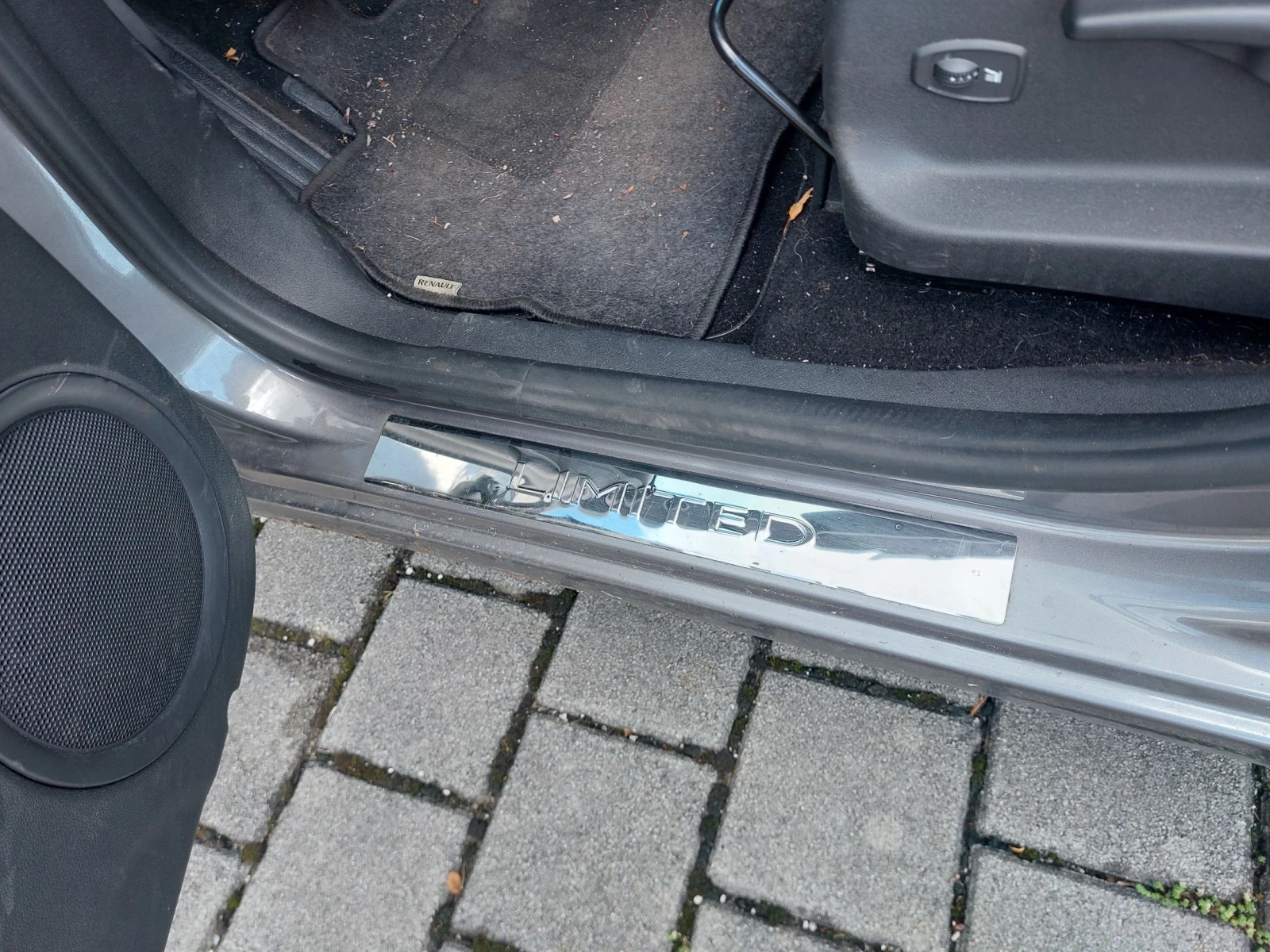 Renault Scenic 1.2TCe  , снимка 13 - Автомобили и джипове - 55902021