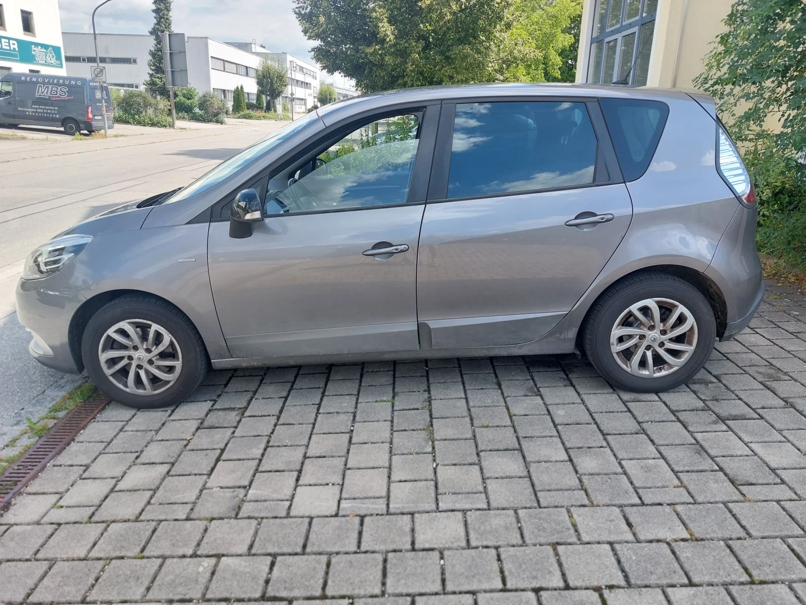 Renault Scenic 1.2TCe  , снимка 7 - Автомобили и джипове - 55902021