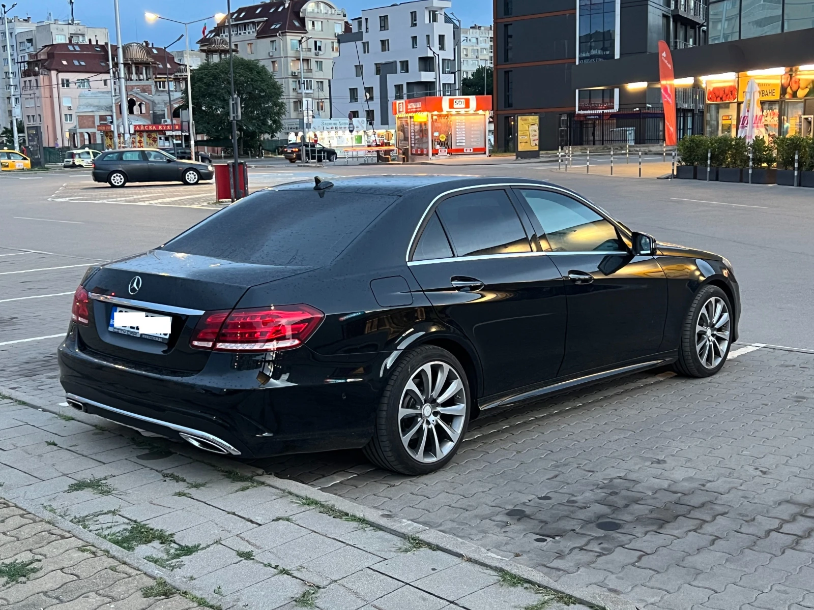 Mercedes-Benz E 350 4matic/Airmatic, снимка 3 - Автомобили и джипове - 55944943