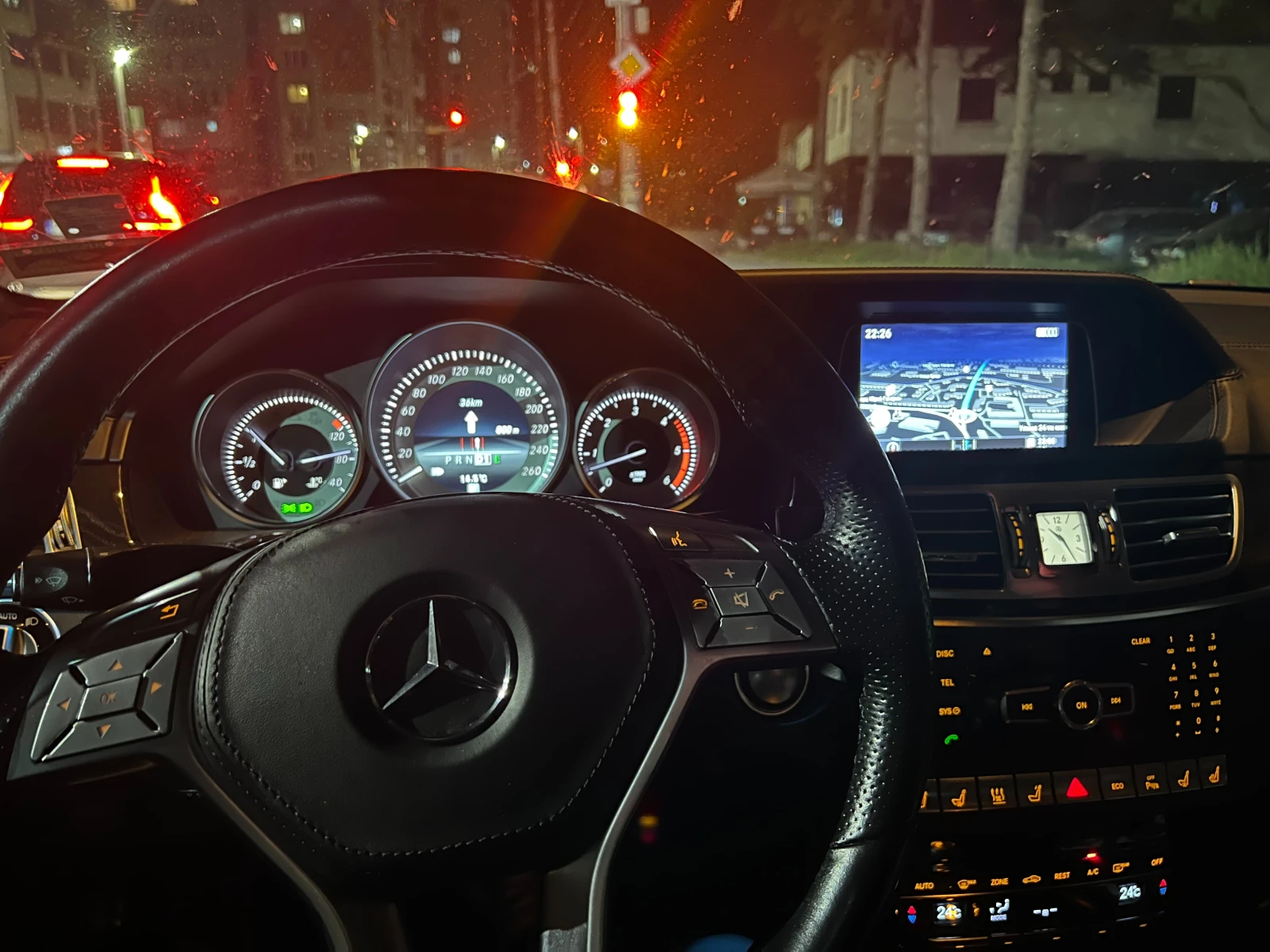 Mercedes-Benz E 350 4matic/Airmatic, снимка 8 - Автомобили и джипове - 55944943