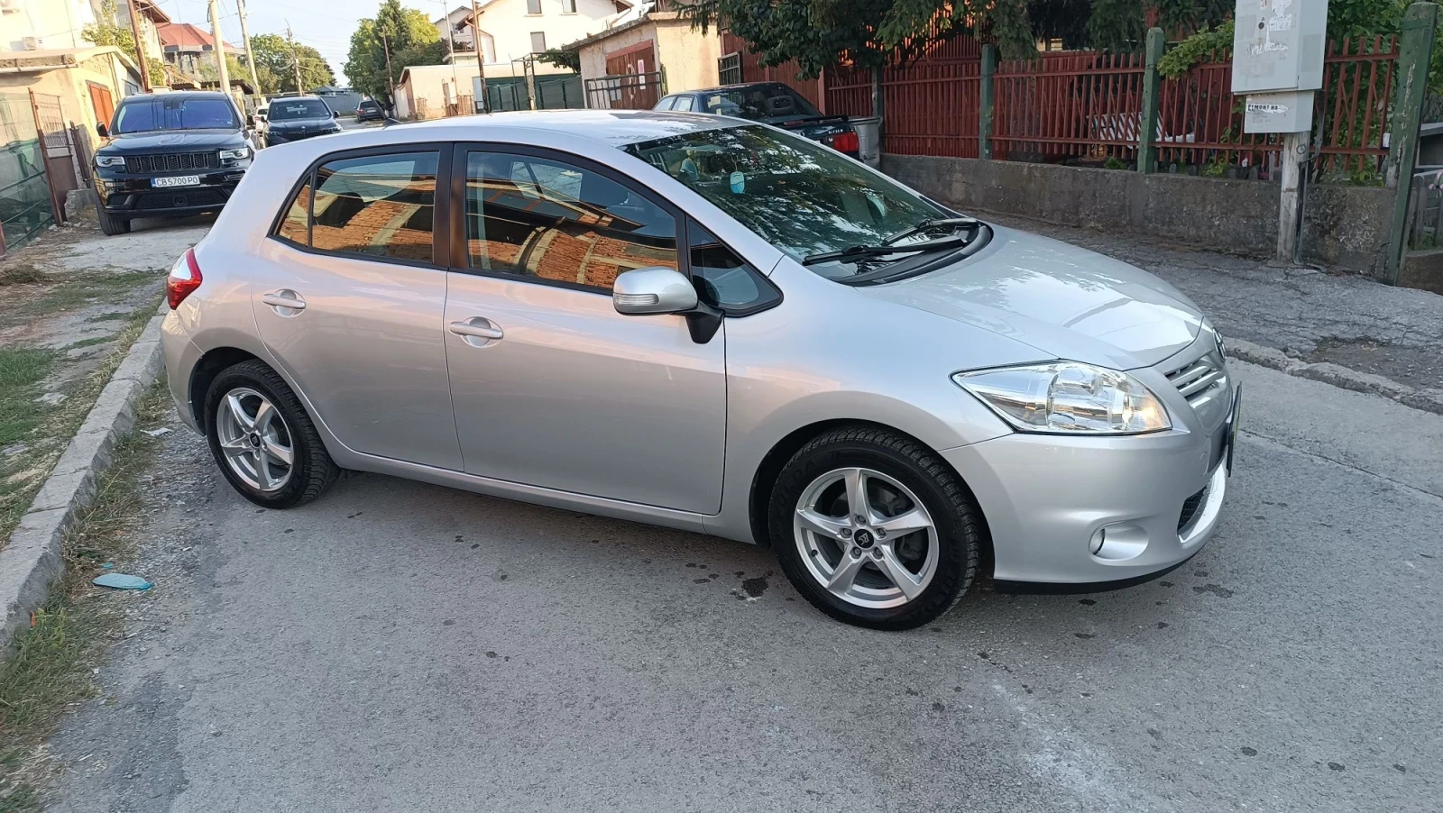 Toyota Auris 1.6-132к.с.перфектен, снимка 11 - Автомобили и джипове - 56145035