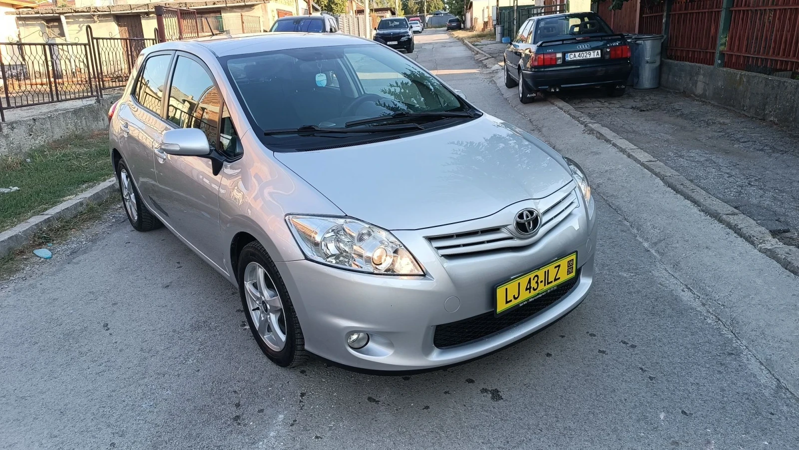 Toyota Auris 1.6-132к.с.перфектен, снимка 17 - Автомобили и джипове - 56145035