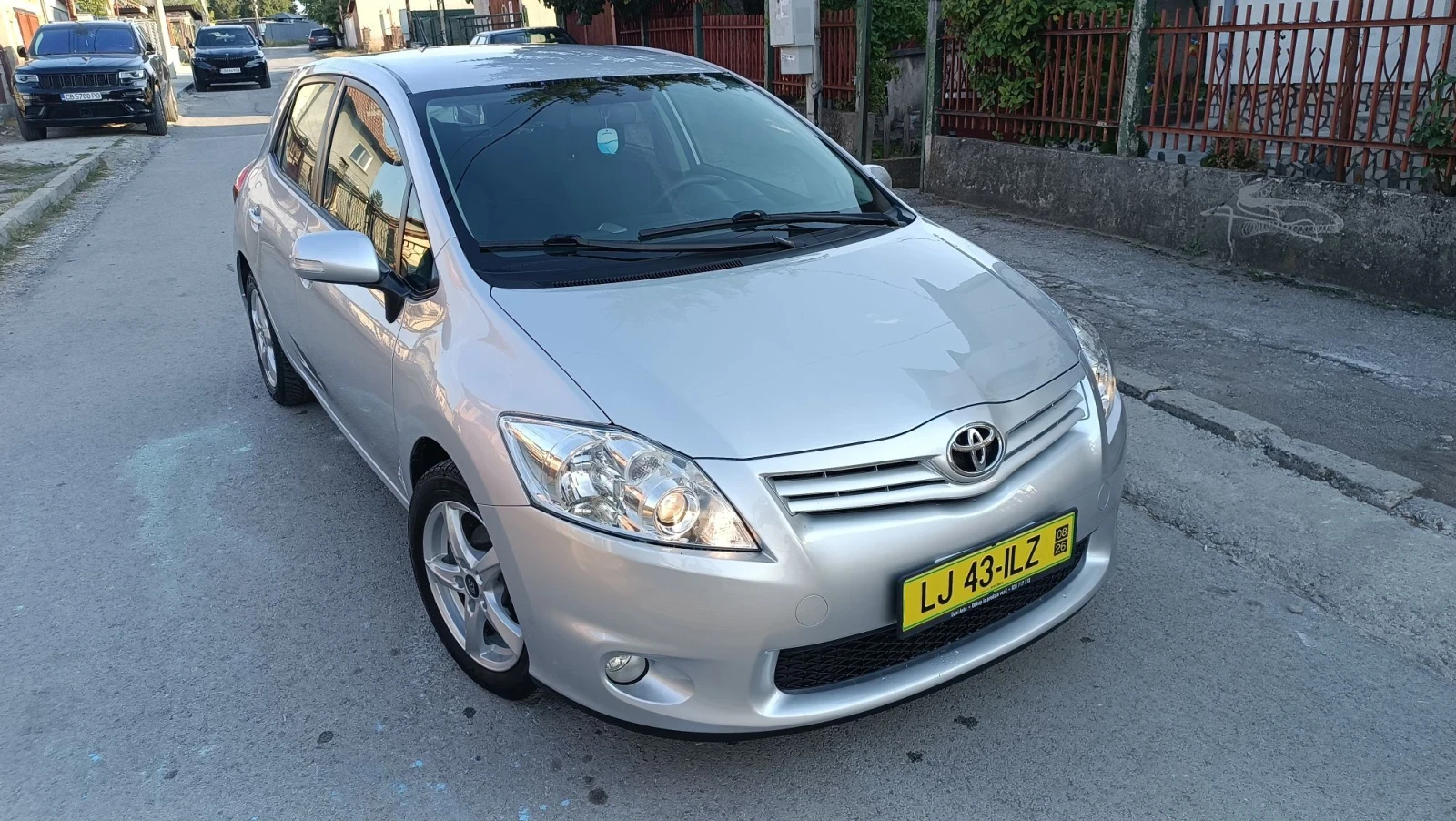 Toyota Auris 1.6-132к.с.перфектен