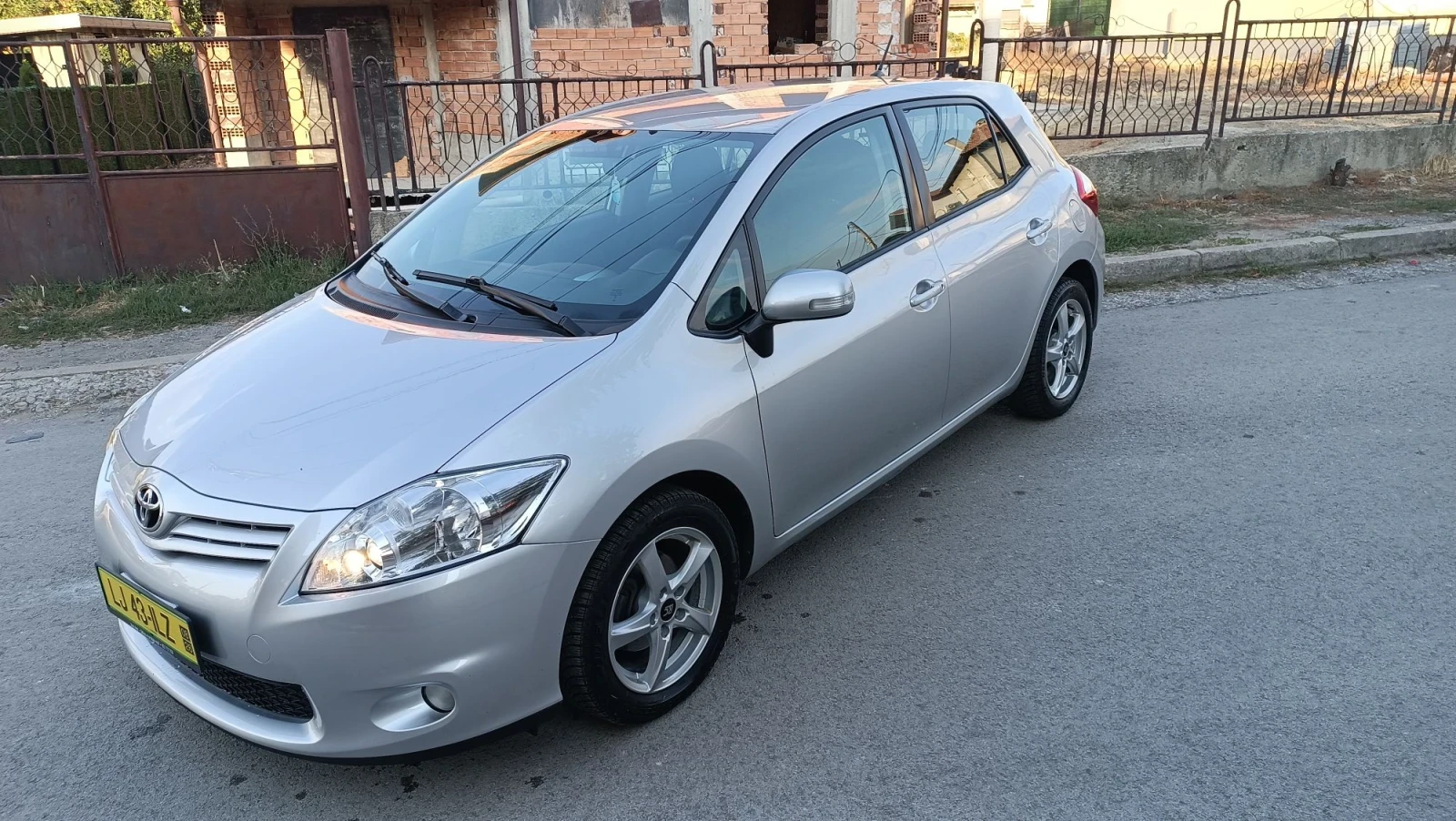 Toyota Auris 1.6-132к.с.перфектен, снимка 15 - Автомобили и джипове - 56145035