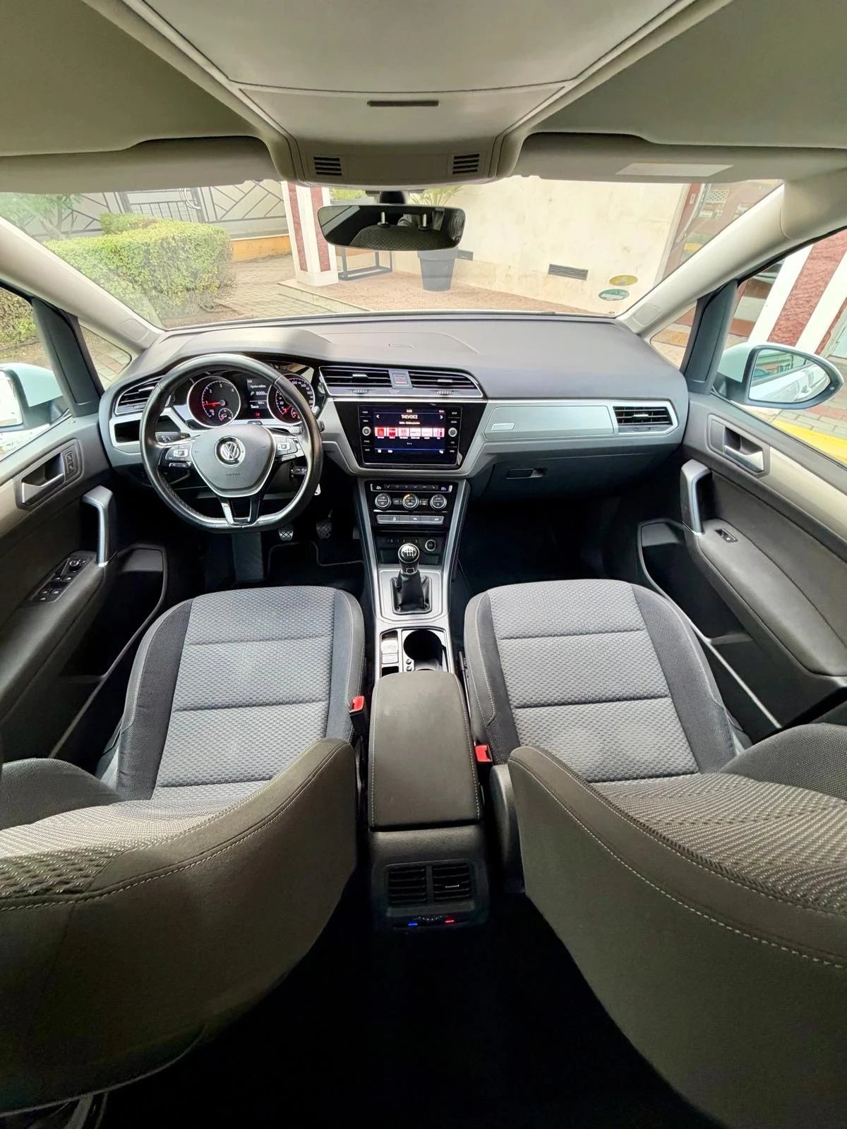 VW Touran, снимка 8 - Автомобили и джипове - 56523572
