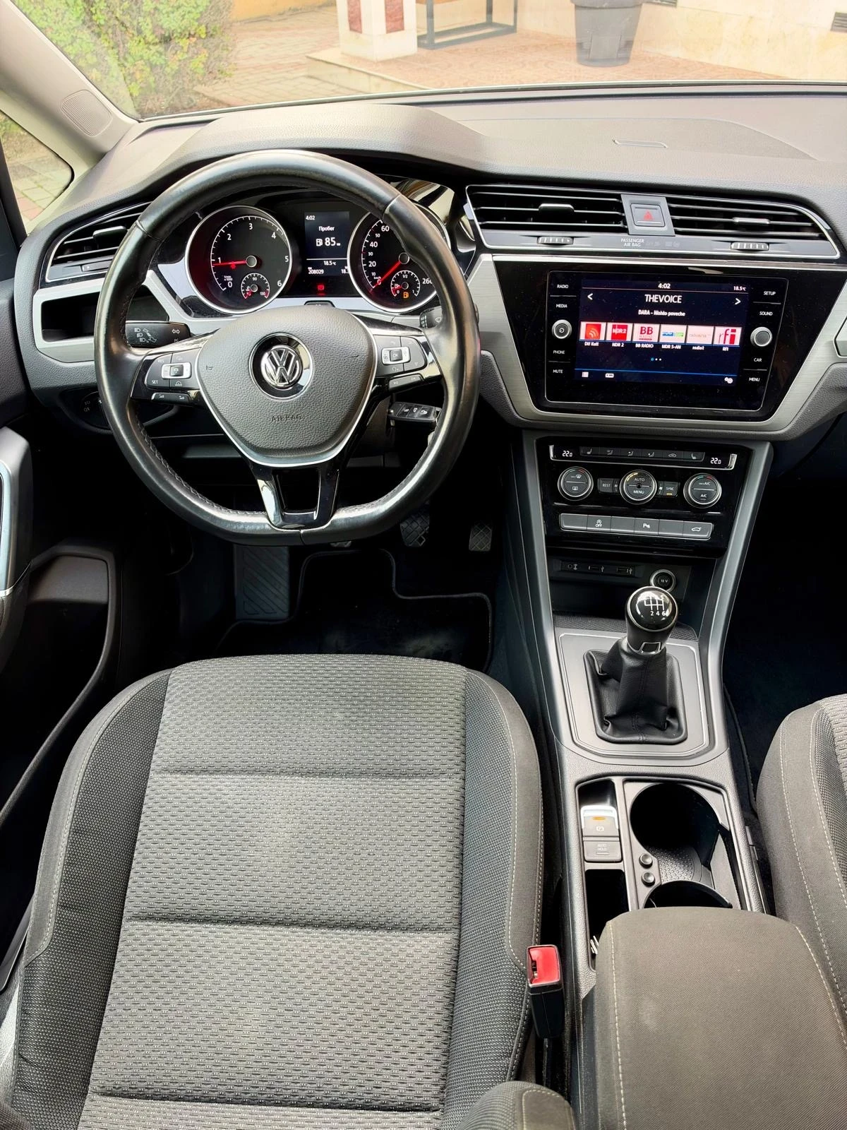 VW Touran, снимка 6 - Автомобили и джипове - 56523572