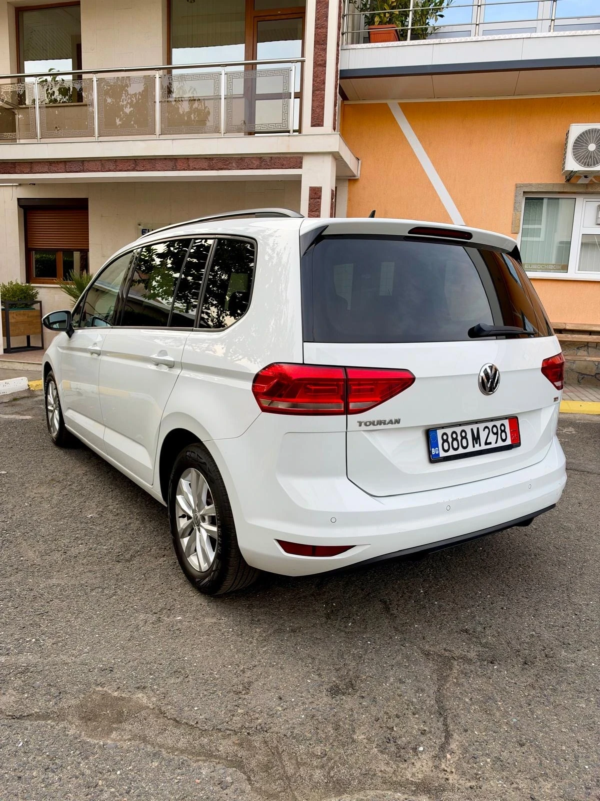 VW Touran, снимка 4 - Автомобили и джипове - 56523572