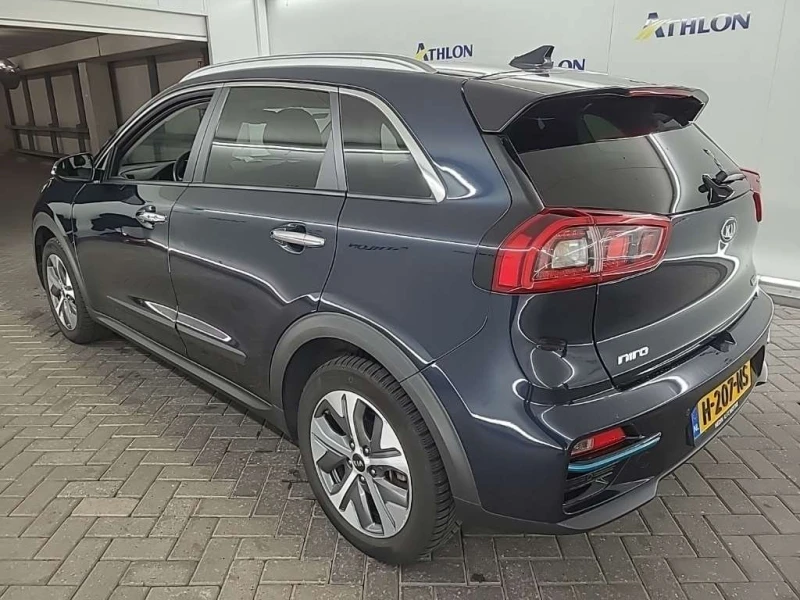 Kia Niro 65 kWh ExecutiveLine, снимка 4 - Автомобили и джипове - 49678502