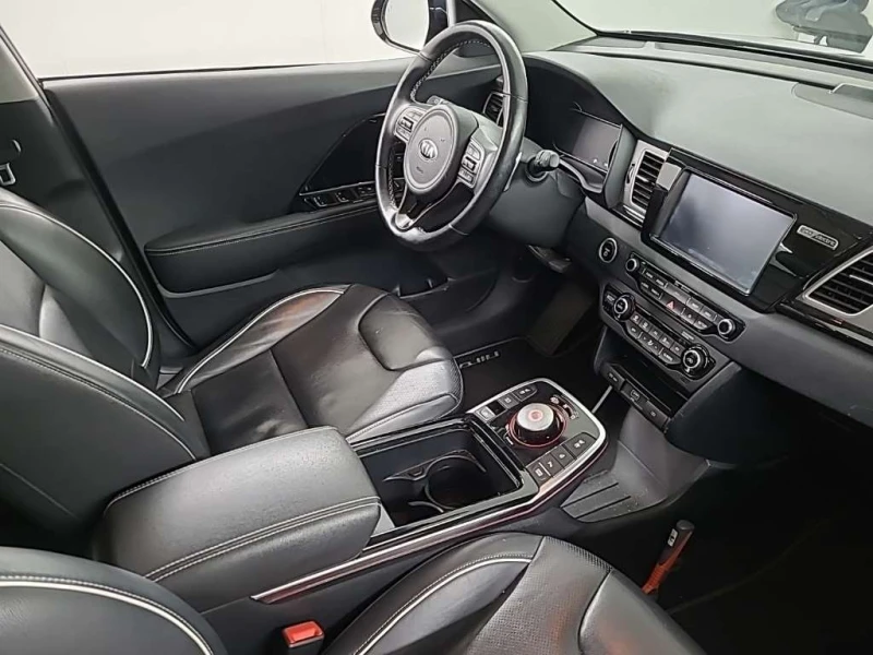 Kia Niro 65 kWh ExecutiveLine, снимка 7 - Автомобили и джипове - 49678502