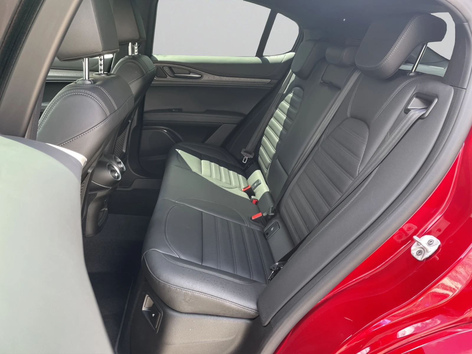 Alfa Romeo Stelvio QV 2.9 V6 Bi-Turbo Petrol 520 hp AT8 Q4, снимка 13 - Автомобили и джипове - 54292639
