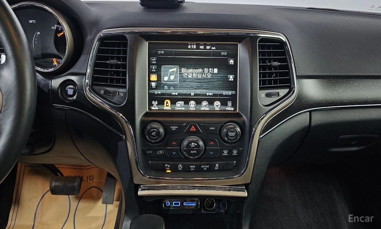 Jeep Grand cherokee 3.6* V6* 8ZF* ПОДГРЕВ* ОБДУХВАНЕ* КАМЕРА* КЕЙЛЕС* , снимка 11 - Автомобили и джипове - 54929891