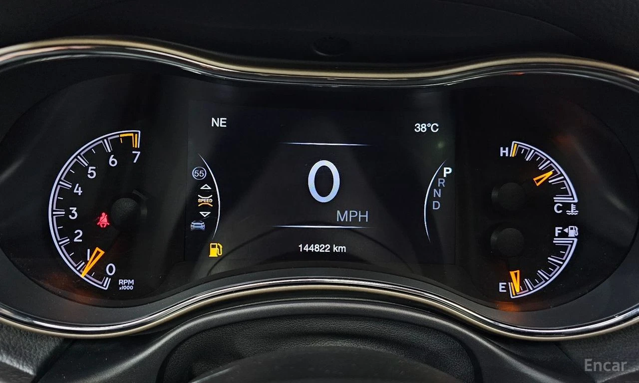 Jeep Grand cherokee 3.6* V6* 8ZF* ПОДГРЕВ* ОБДУХВАНЕ* КАМЕРА* КЕЙЛЕС* , снимка 14 - Автомобили и джипове - 54929891