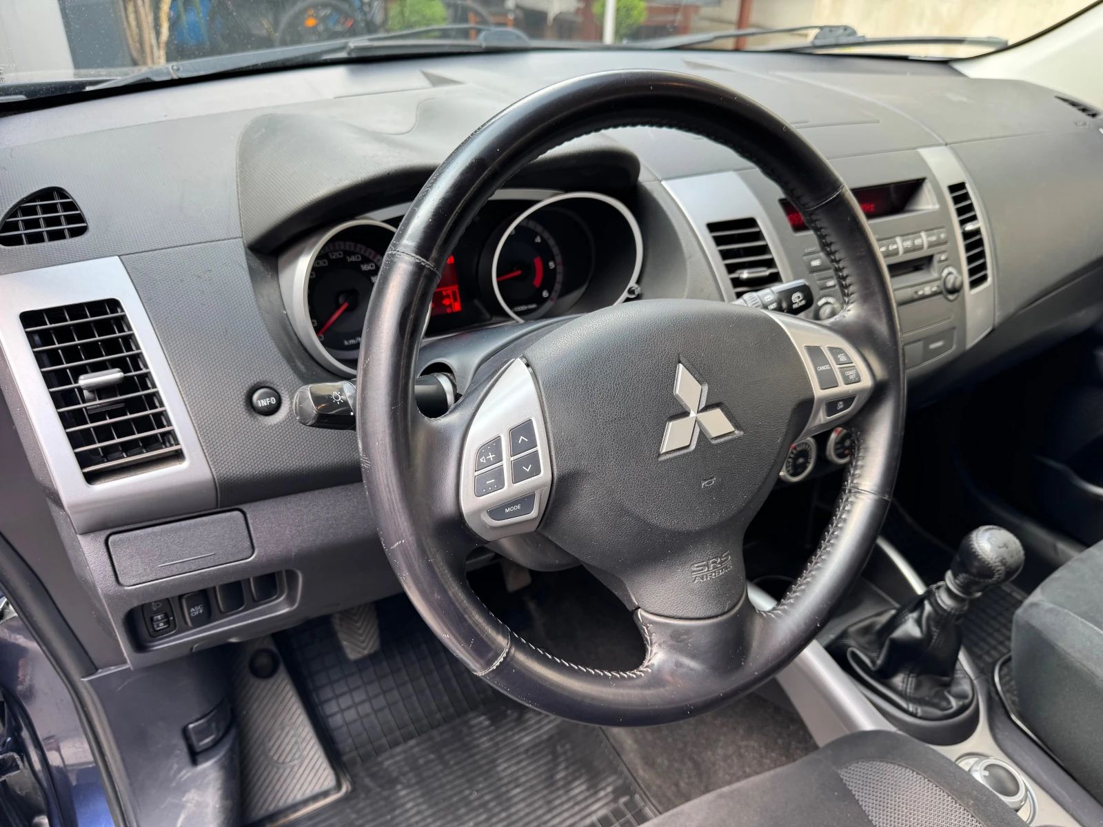 Mitsubishi Outlander 2.0DiD-140к.с., снимка 11 - Автомобили и джипове - 55601663