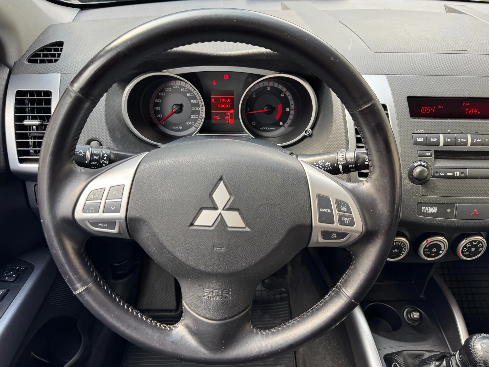Mitsubishi Outlander 2.0DiD-140к.с., снимка 10 - Автомобили и джипове - 55601663