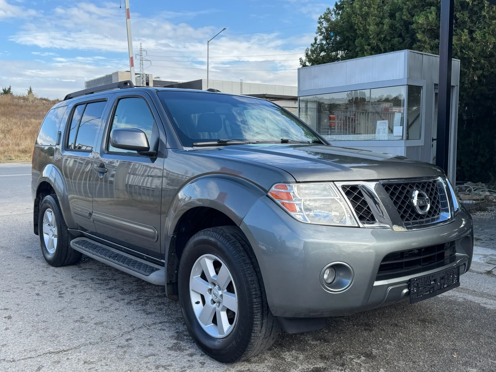 Nissan Pathfinder 4.0 SE BOSE/4X4/7+ 1/, снимка 3 - Автомобили и джипове - 56611670