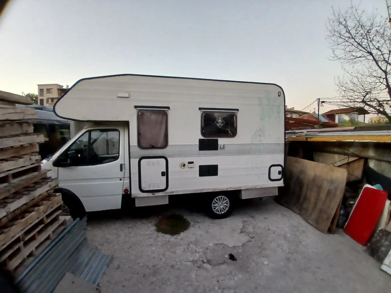 Кемпер Ford Transit 2.5 Дизел, снимка 3 - Каравани и кемпери - 55009345