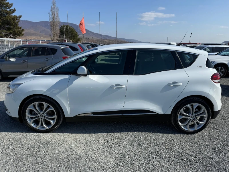 Renault Scenic (KATO НОВА), снимка 10 - Автомобили и джипове - 49063277