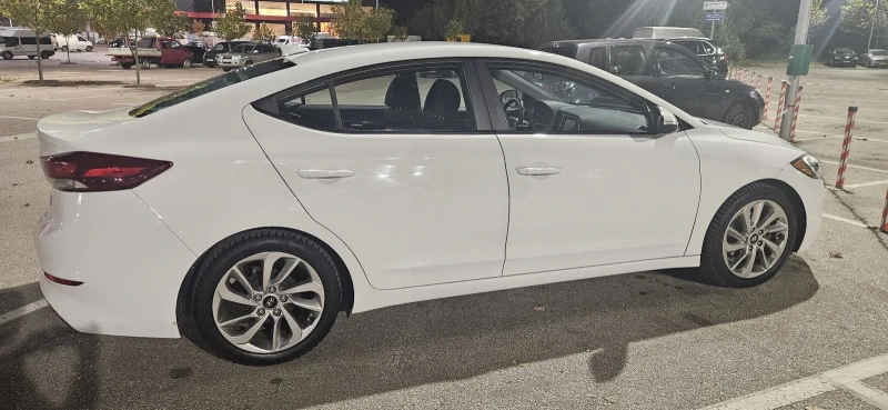 Hyundai Elantra 2.0, снимка 7 - Автомобили и джипове - 52578789