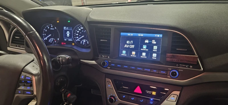 Hyundai Elantra 2.0, снимка 10 - Автомобили и джипове - 52578789