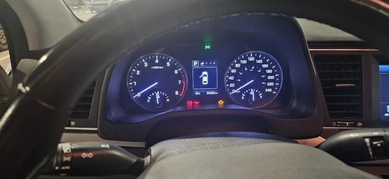 Hyundai Elantra 2.0, снимка 14 - Автомобили и джипове - 52578789