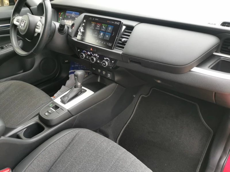 Honda Jazz e:HEV122HP, снимка 8 - Автомобили и джипове - 52498391