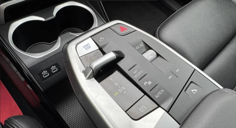 BMW iX1 eDrive20, снимка 13 - Автомобили и джипове - 53120826