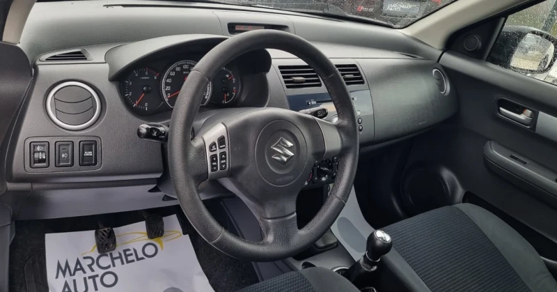 Suzuki Swift 1.3DDIS* * ПЪЛНА ГАРАНЦИЯ* * , снимка 8 - Автомобили и джипове - 53268453