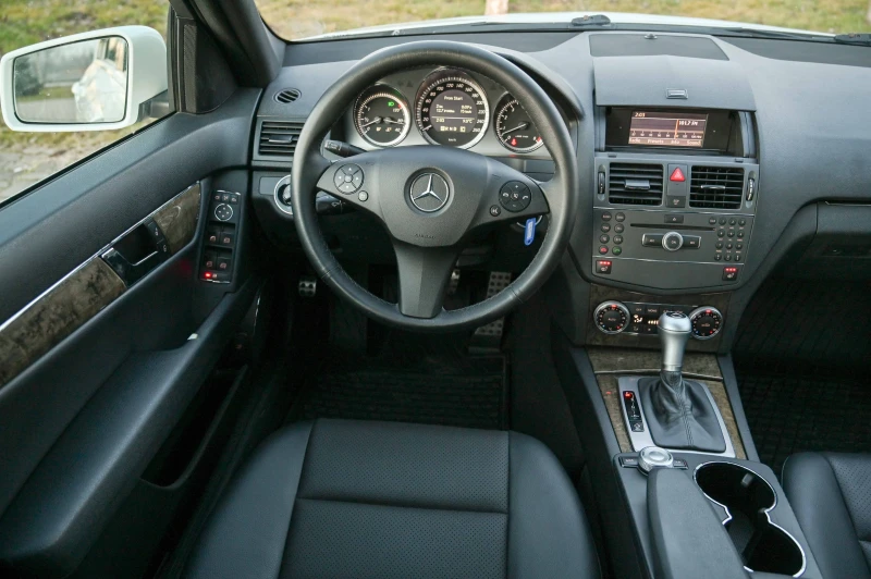 Mercedes-Benz C 300, снимка 6 - Автомобили и джипове - 53295770