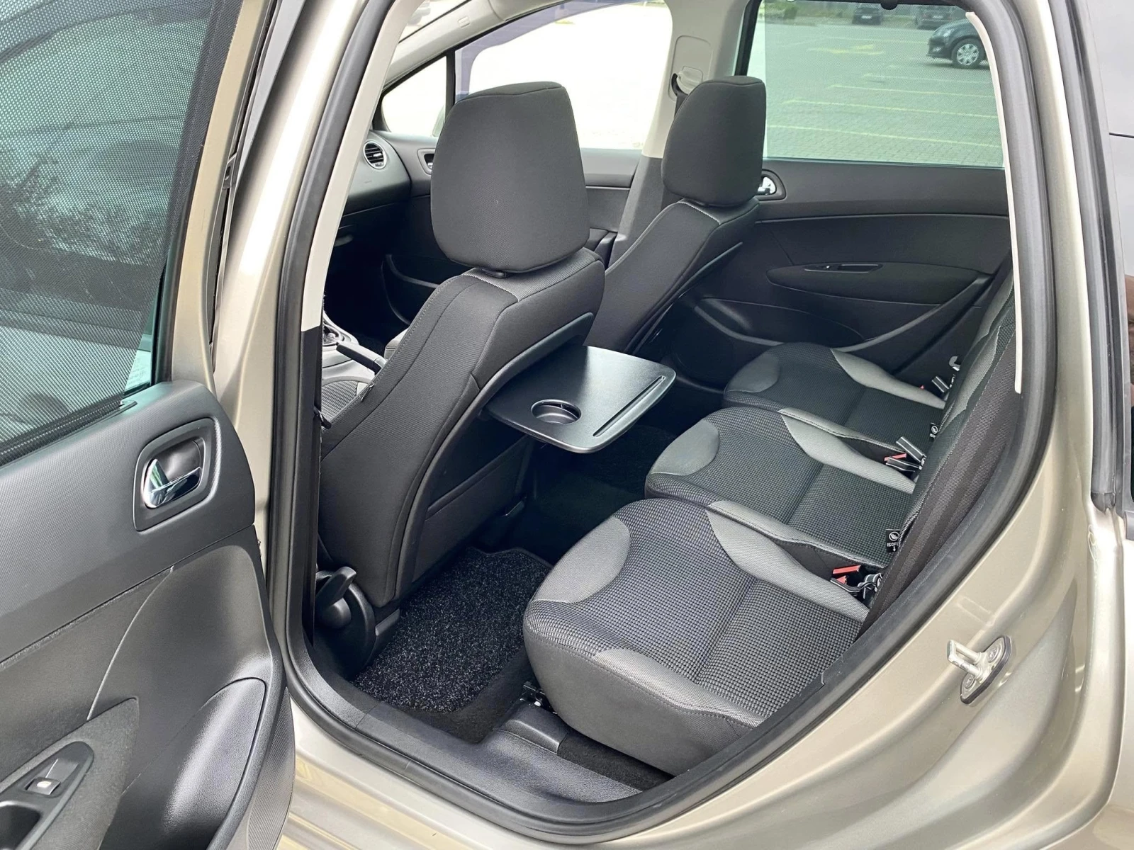 Peugeot 308 (6+ 1)  1, 6  e-HDI - изображение 8