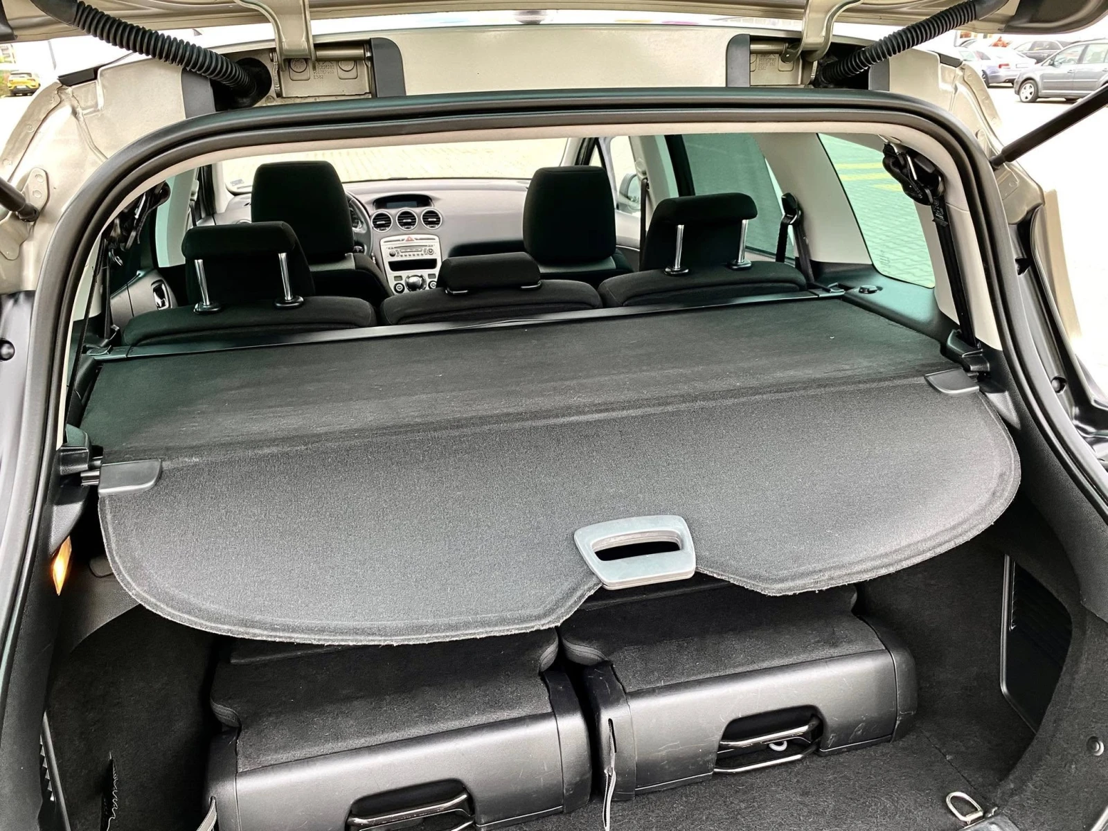 Peugeot 308 (6+ 1)  1, 6  e-HDI - изображение 10