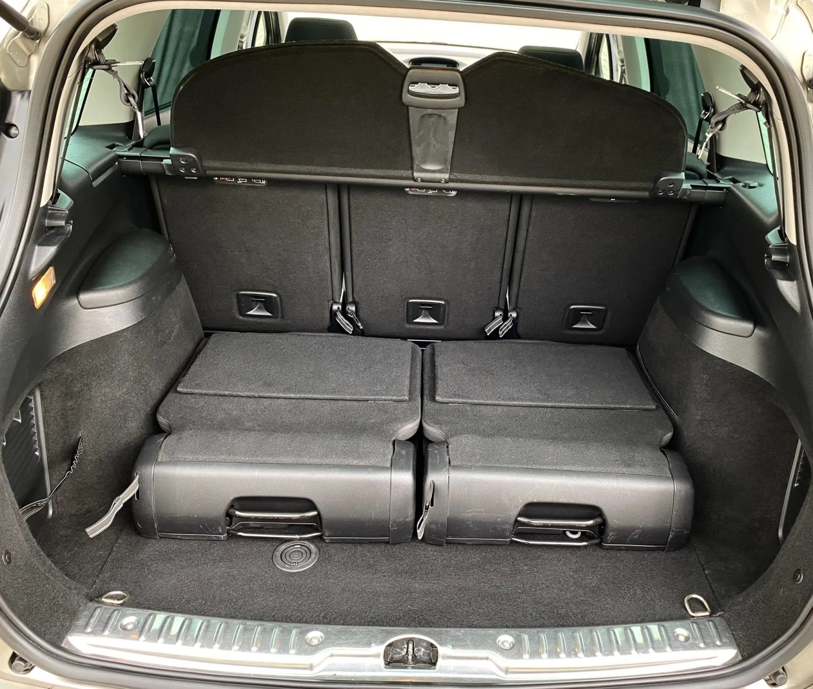 Peugeot 308 (6+ 1)  1, 6  e-HDI - изображение 7