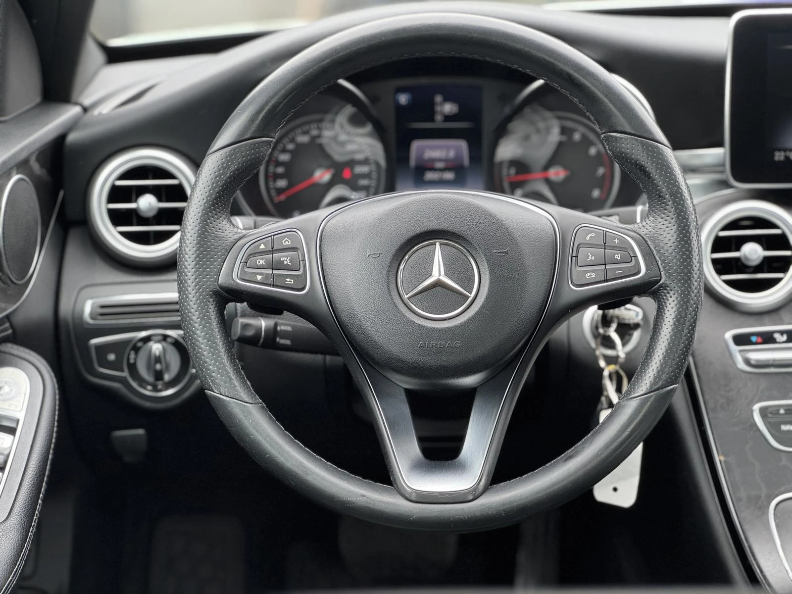 Mercedes-Benz C 300 AMG* 4-MATIC* LED - изображение 10