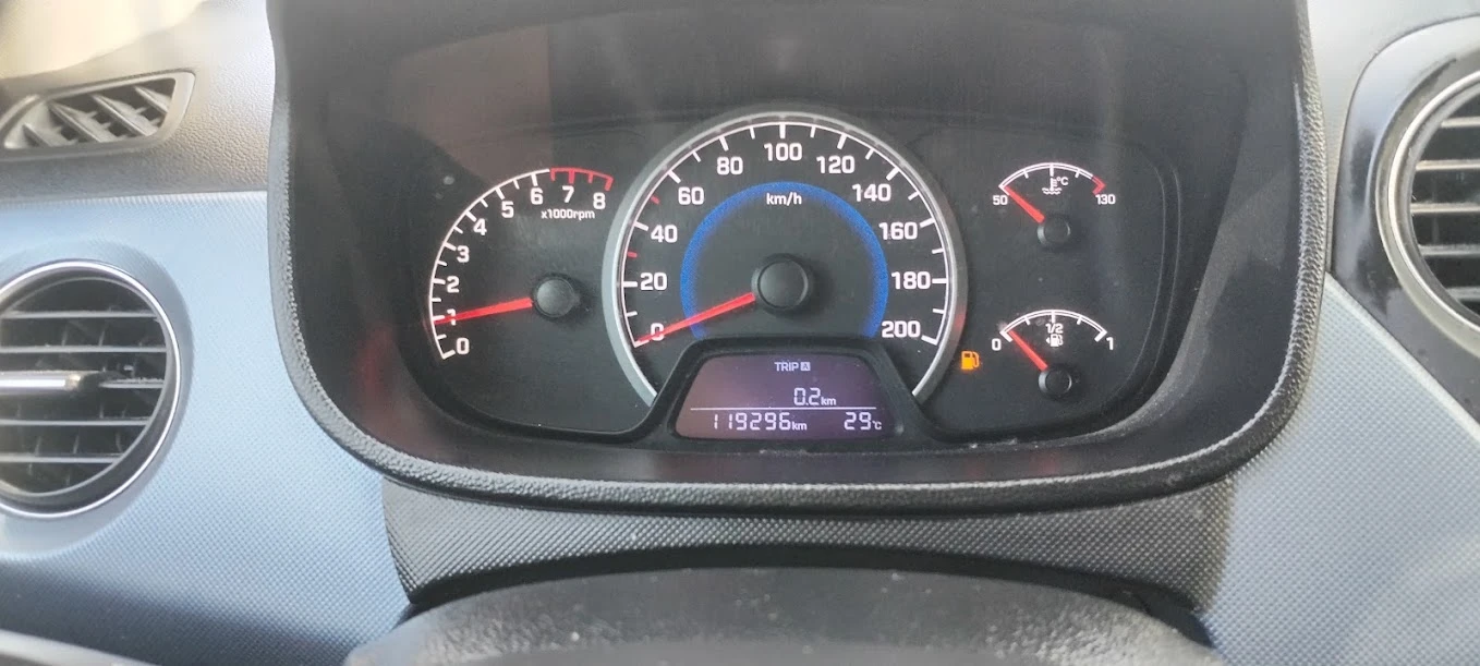 Hyundai I10 1.25i Euro 6 - изображение 9