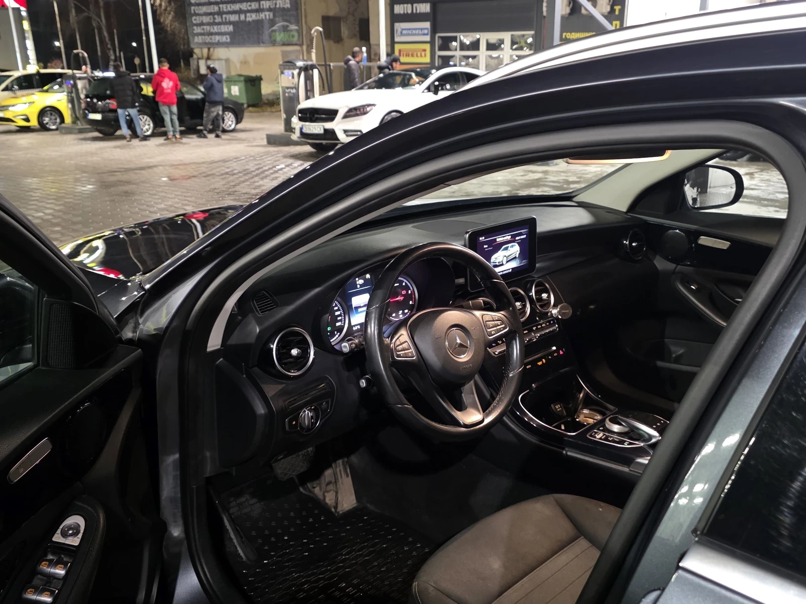 Mercedes-Benz C 220, снимка 13 - Автомобили и джипове - 53728923