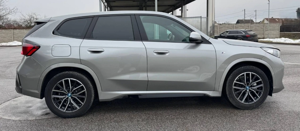 BMW iX1 eDrive20 - изображение 7