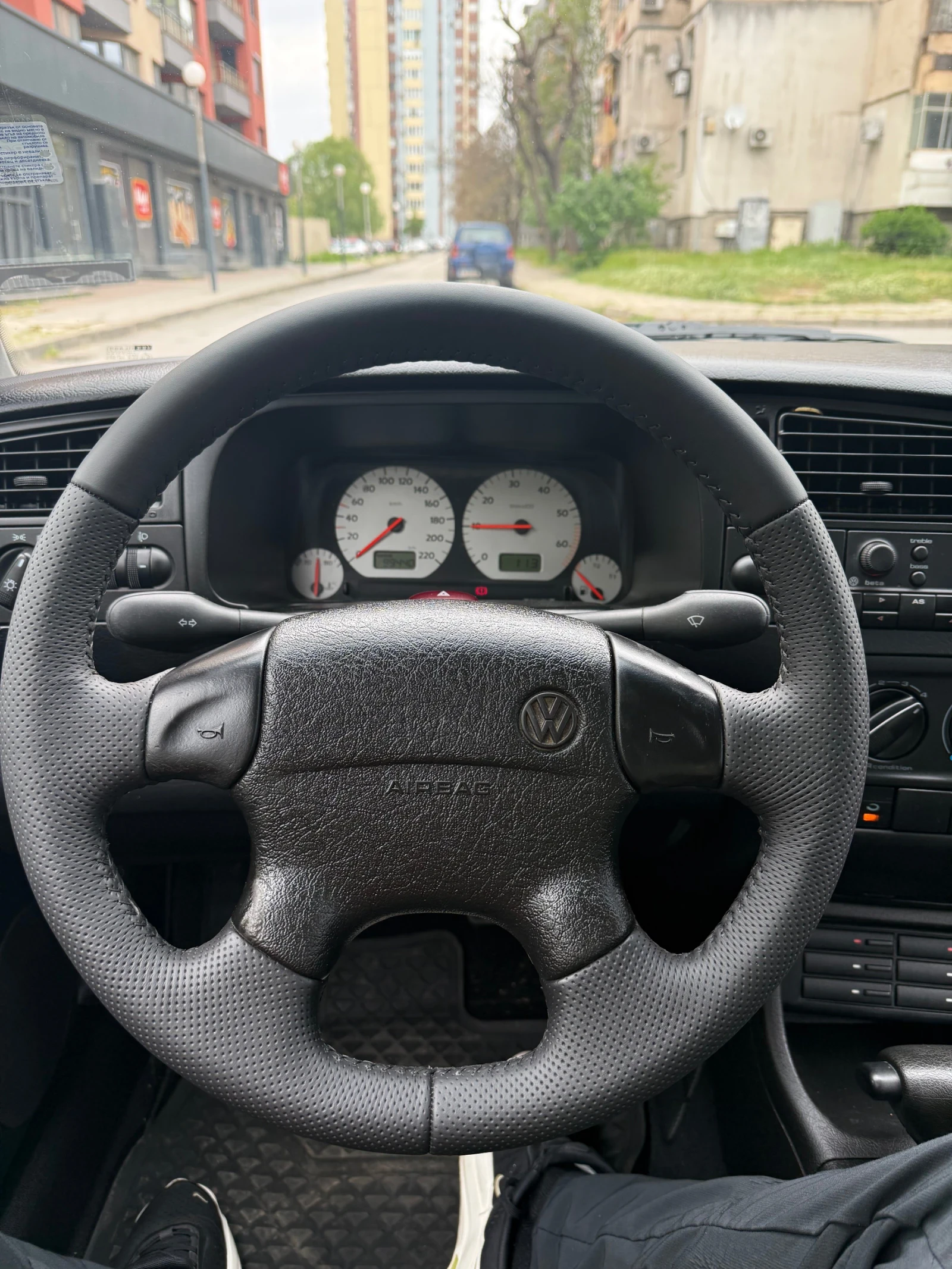 VW Golf 1.6 АВТОМАТ , снимка 9 - Автомобили и джипове - 54669946