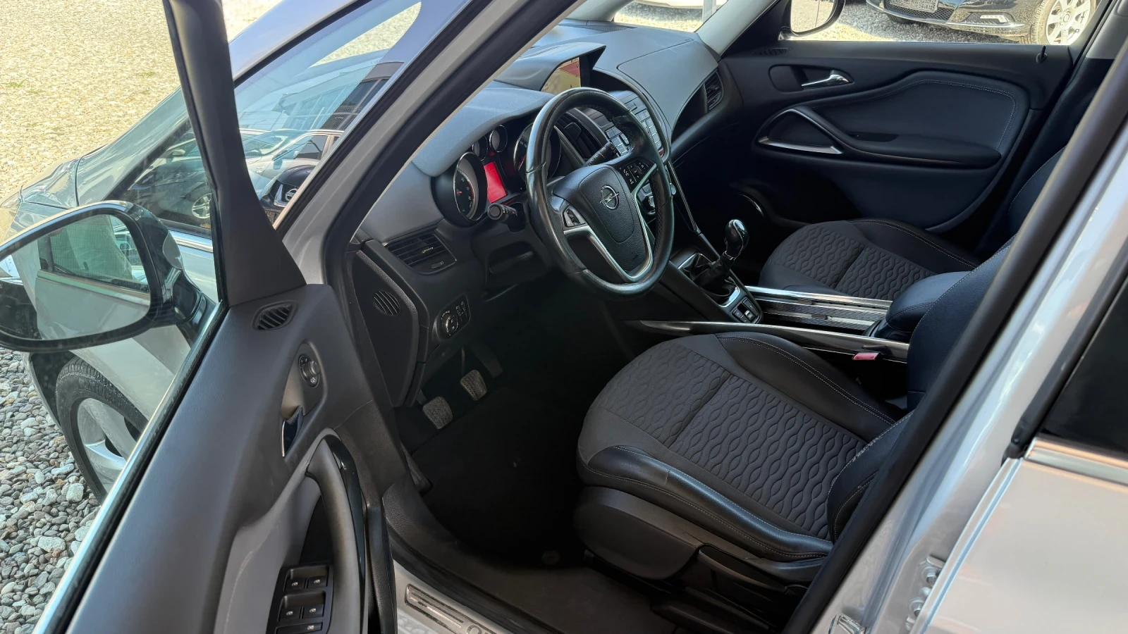 Opel Zafira 1.4 i Turbo, снимка 6 - Автомобили и джипове - 55464134