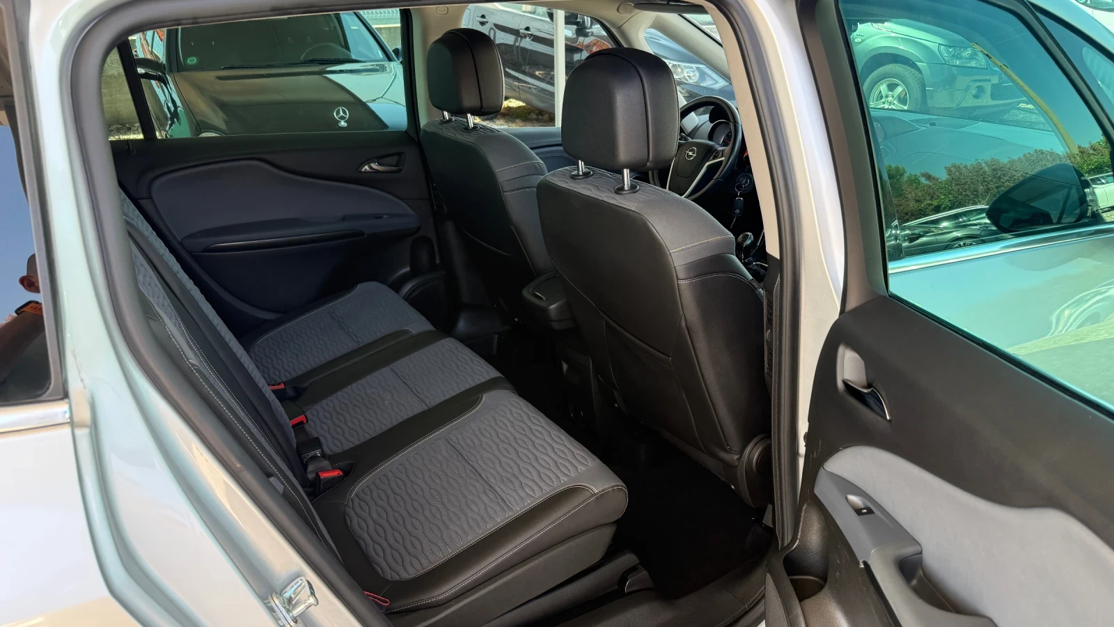 Opel Zafira 1.4 i Turbo, снимка 8 - Автомобили и джипове - 55464134