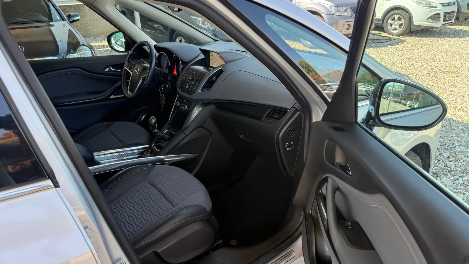 Opel Zafira 1.4 i Turbo, снимка 9 - Автомобили и джипове - 55464134